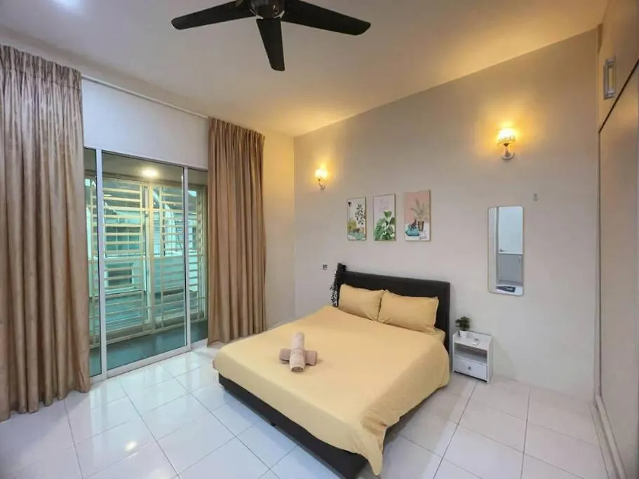 Cozyhouse 4Room 3Bath Room 10Pax'''Simpangampattasek Simpang Ampat 0*,