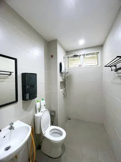 Cozyhouse 4Room 3Bath Room 10Pax'''Simpangampattasek Simpang Ampat 0*,  Malajzia